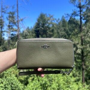 COACH Long Zip-Around Pebble Leather Wallet Green w Silver Hardware AUTHENTIC